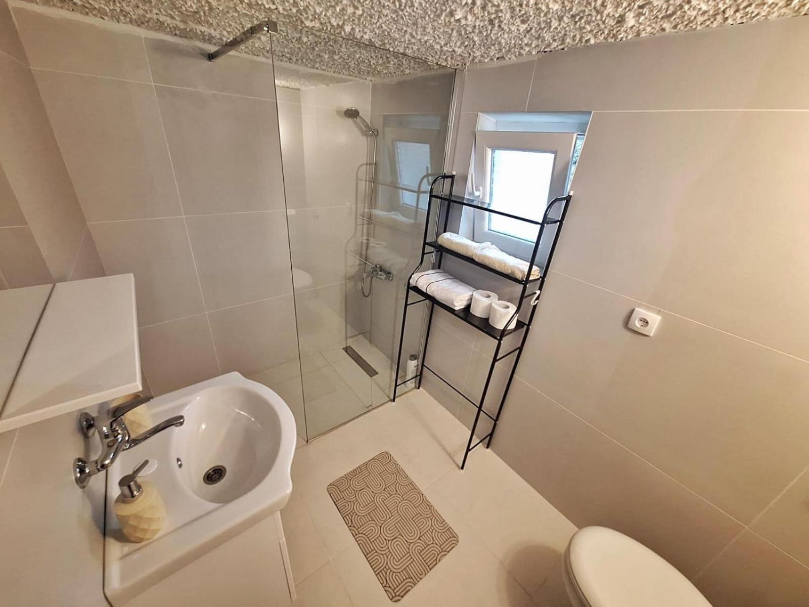 Fly & Stay Apartments Laktasi Ngoại thất bức ảnh