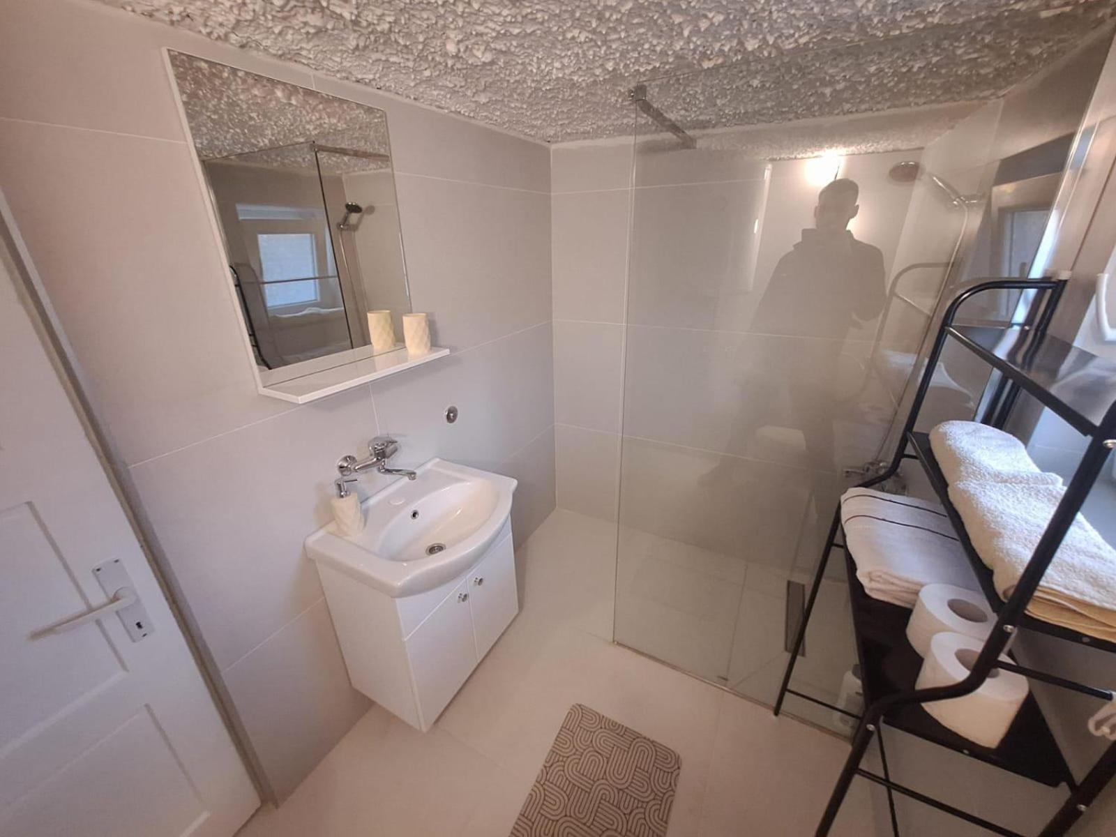 Fly & Stay Apartments Laktasi Ngoại thất bức ảnh