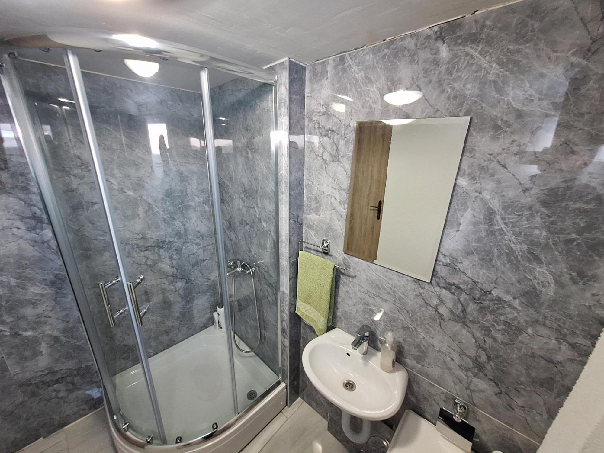 Fly & Stay Apartments Laktasi Ngoại thất bức ảnh