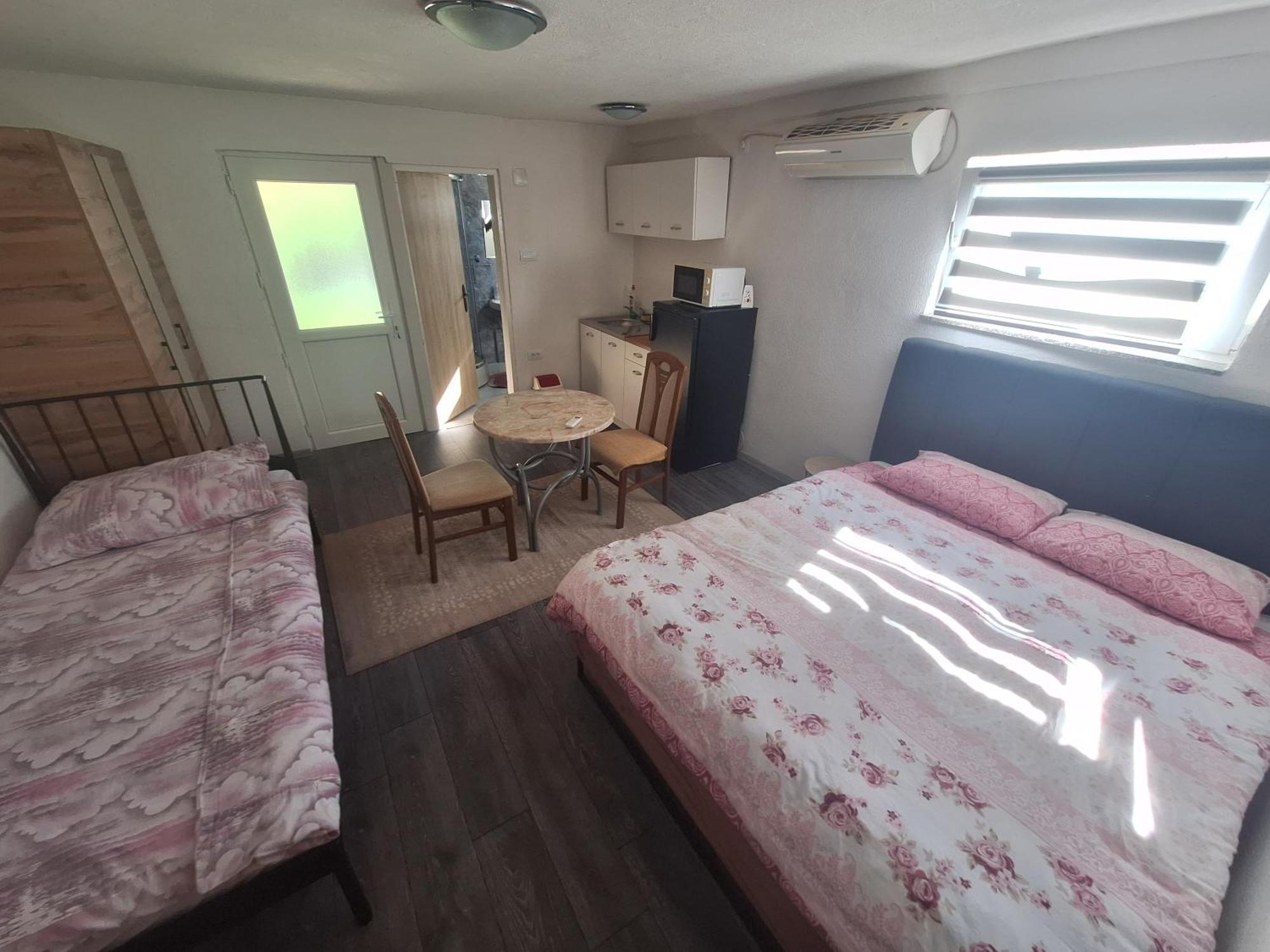 Fly & Stay Apartments Laktasi Ngoại thất bức ảnh