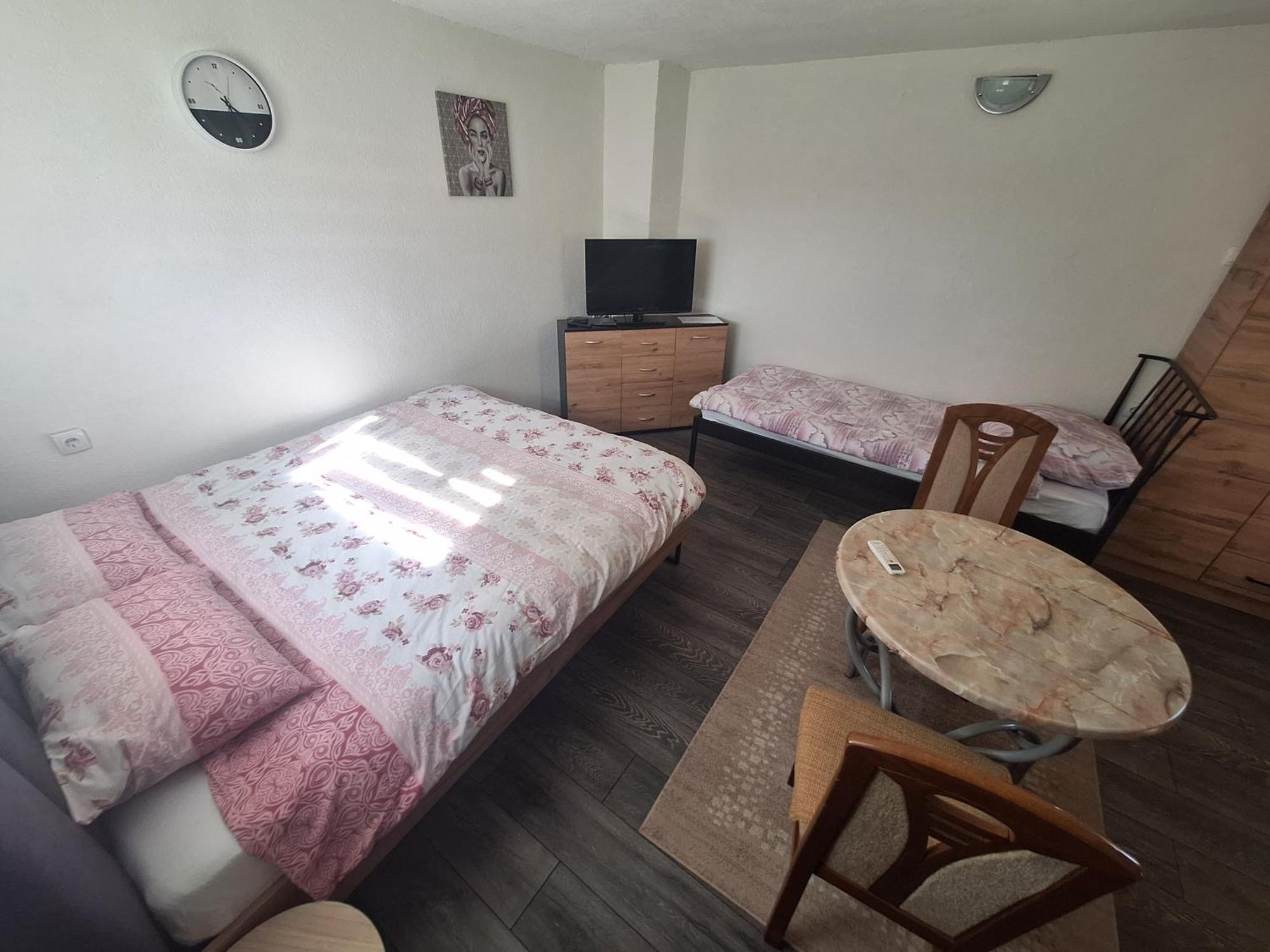 Fly & Stay Apartments Laktasi Ngoại thất bức ảnh